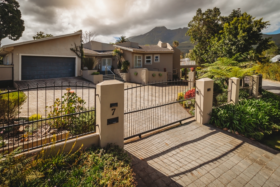 7 Bedroom Property for Sale in Fernridge Western Cape